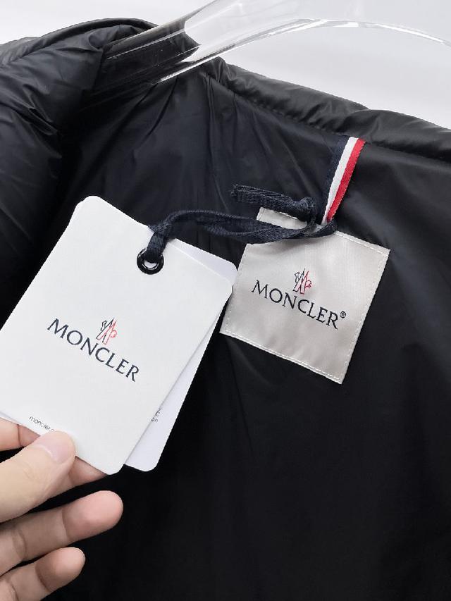 2025秋冬新款羽绒服。这款号称羽绒服届最贵的，全部90绒的。