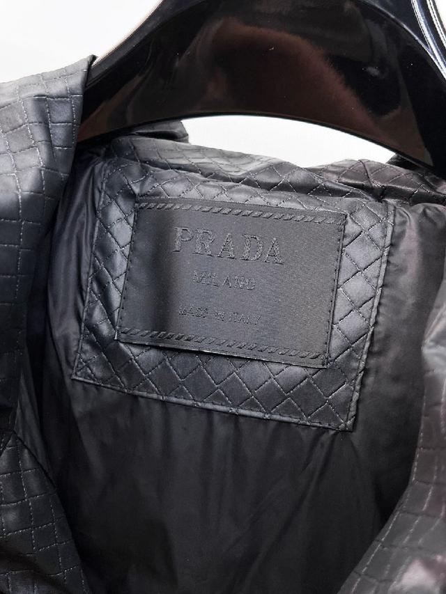 2025秋冬新款羽绒服。这款号称羽绒服届最贵的，全部90绒的