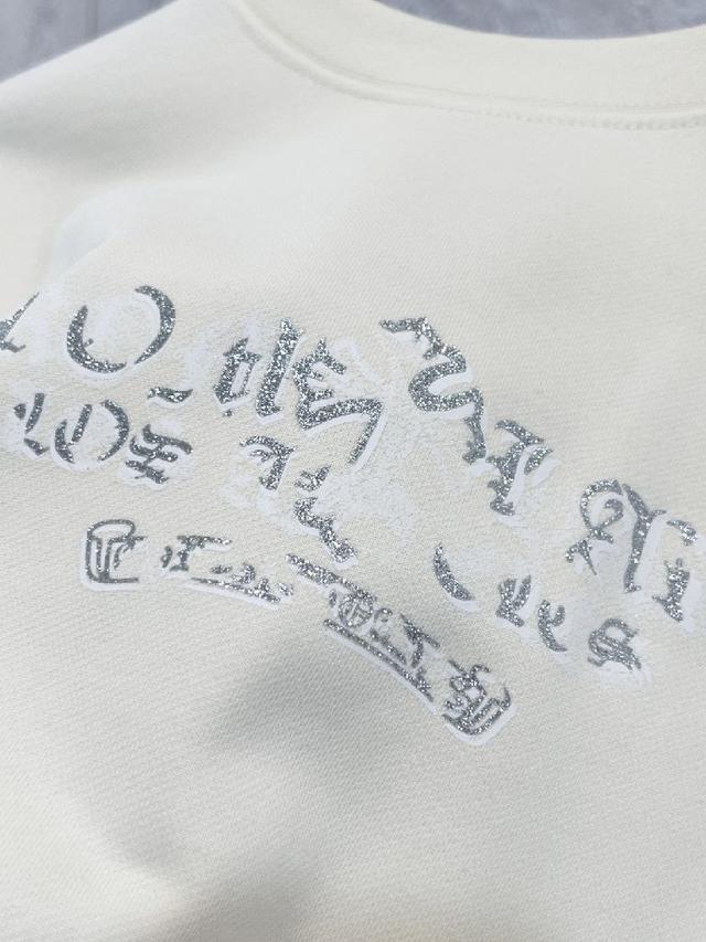 品牌元素设计理念，体现高品质。手感细腻柔软！呈现休闲裁剪