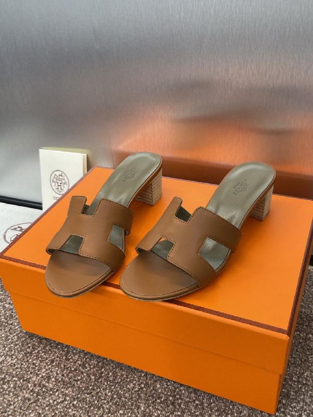 Hermes 春夏经典款 Oran 拼色工字拖女鞋  H家粗跟圆头露趾果冻色