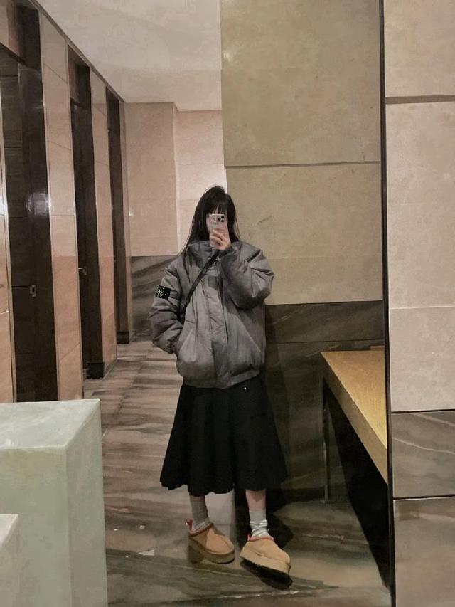【Balenciaga 巴黎世家24冬季秀款重工刺绣廓形立领加厚飞行夹克棉服外套】