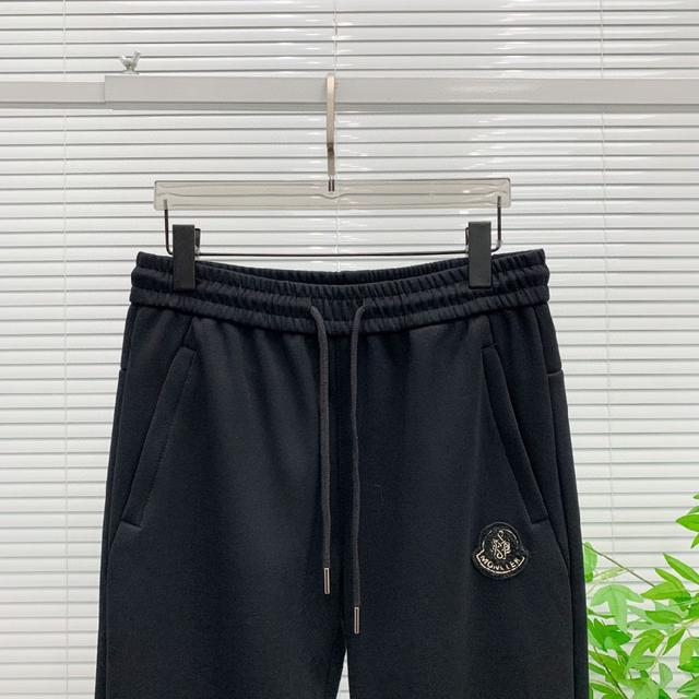 【新品】新款休闲裤卫裤，裤身上刺绣标志性品牌标
