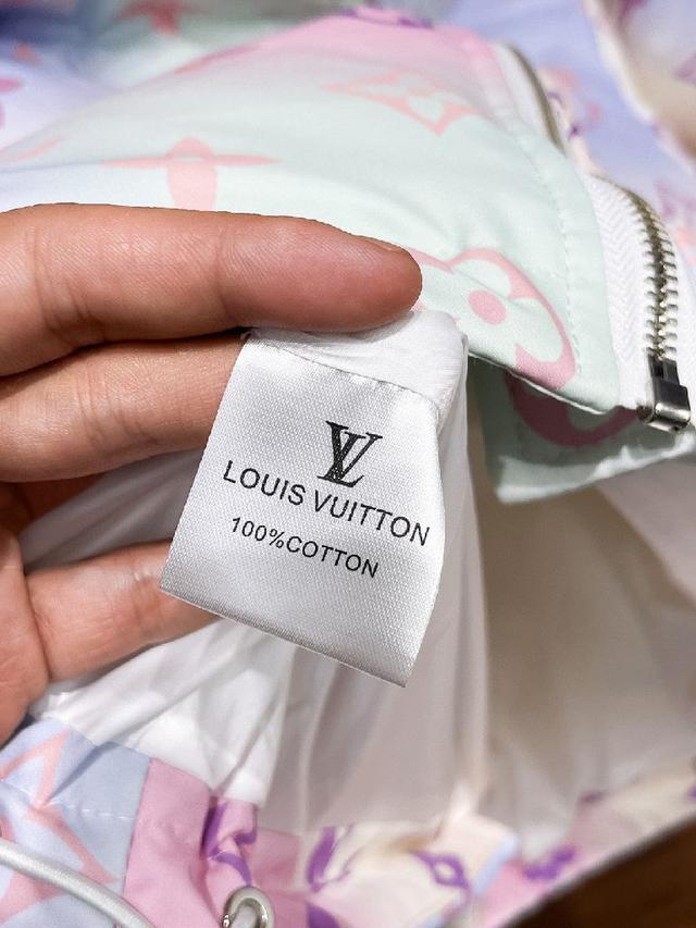 官网款2025秋冬新款羽绒服。这款号称羽绒服届最高端的