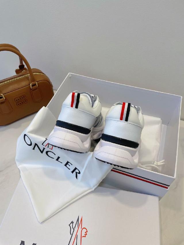 小香25秋冬粗跟短靴新品 延续小香经典拼色设计，经典链条装饰