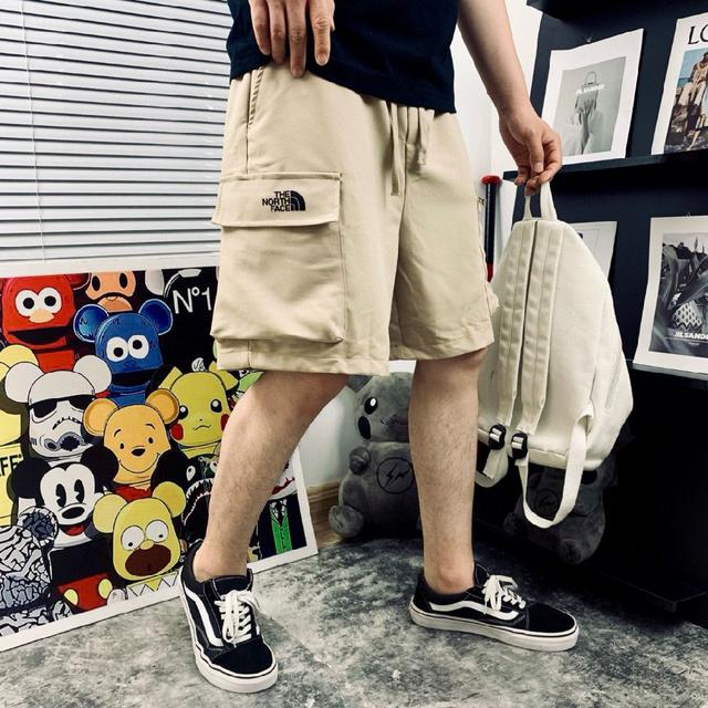 质感还有细腻程度真的是相当到位 透气舒爽适合夏季氛围穿搭 上身显瘦