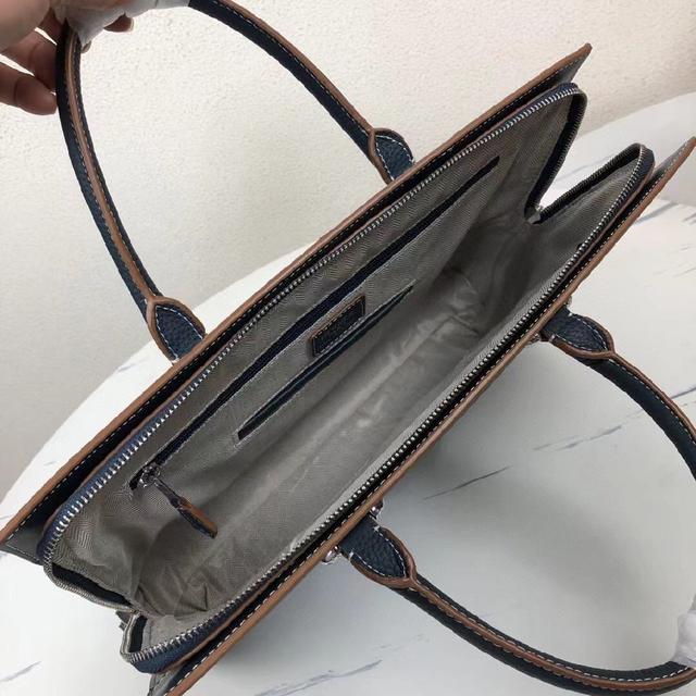 最新款男士密码锁公文包😄采用顶级小牛皮 高贵五金拉链头 皮