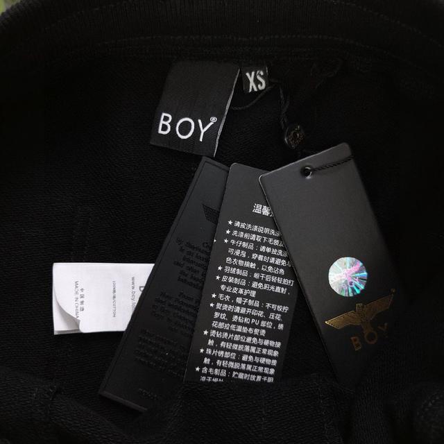各种身材包容度高，日常活动自在无束缚。 走线工整，罗纹领口与下摆不易变形