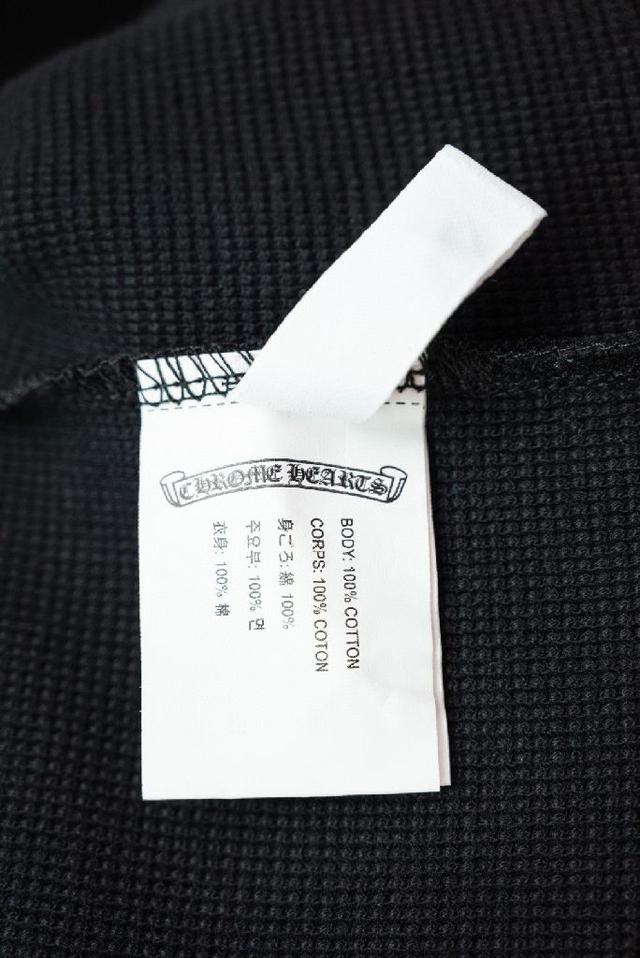 后幅Logo铁牌随着身体的摆动而微微晃动 增添了一份动感与活力