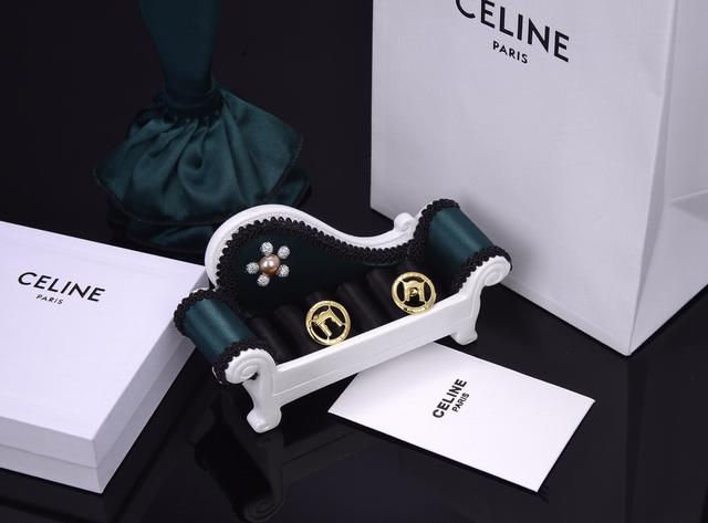CHANEL  双C圆形黑色网状耳钉