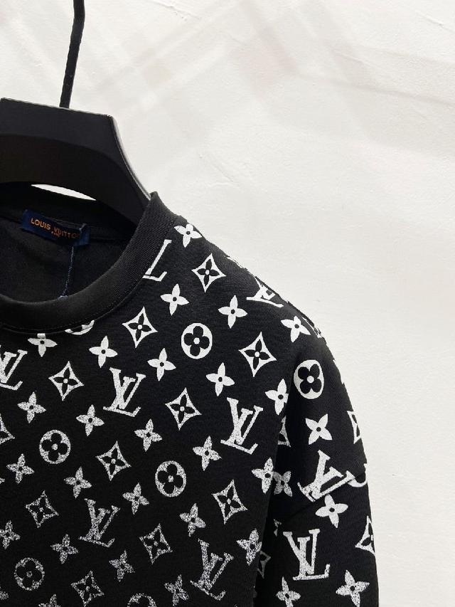 法国路威酩轩集团-LVMH旗下品牌，著名奢侈品箱包和皮具