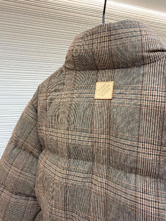 经定织定染工艺确保面料光泽度与垂坠感的同时，