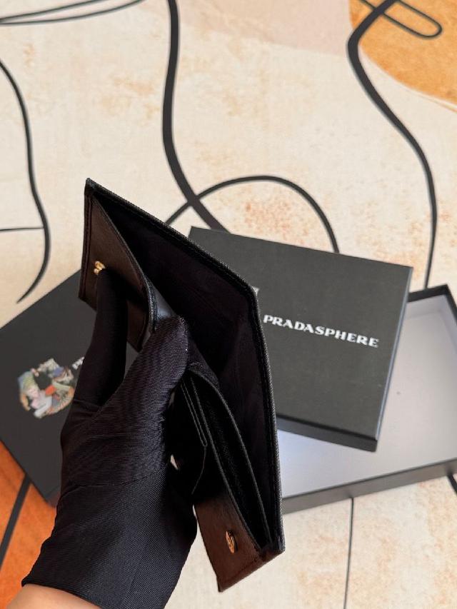 塞林CELINE新款压花标志卡包，头层牛皮制作，两个卡位+一个中间插袋