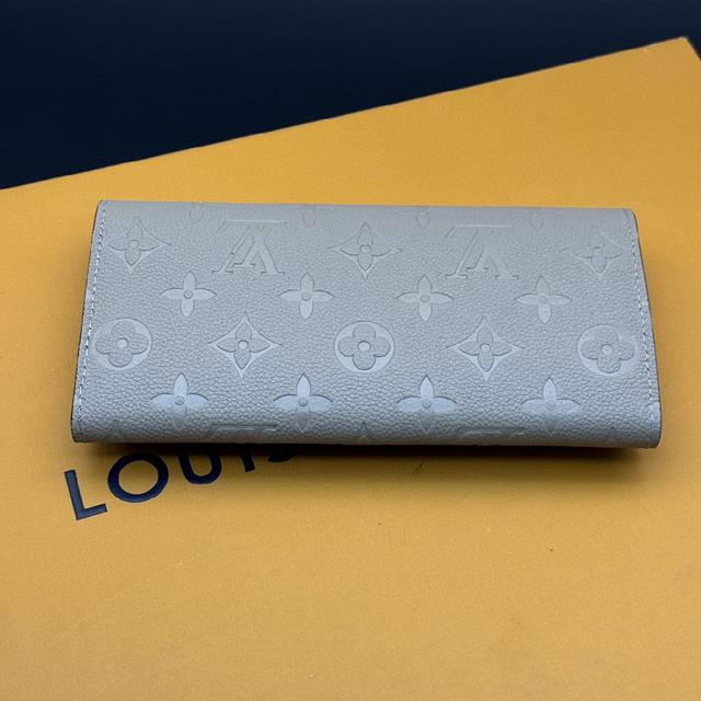 顶级原版 🇫🇷 这款信封式钱夹以优雅的