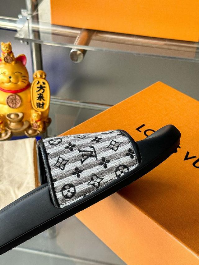路易威登 lv情侣款 monogram 浮雕 拖鞋本季，Waterfront 凉拖