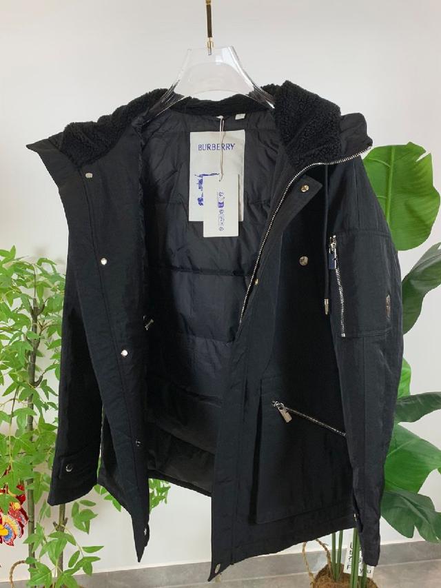 冬新款羽绒服。这款号称羽绒服届最贵的，全部90绒的