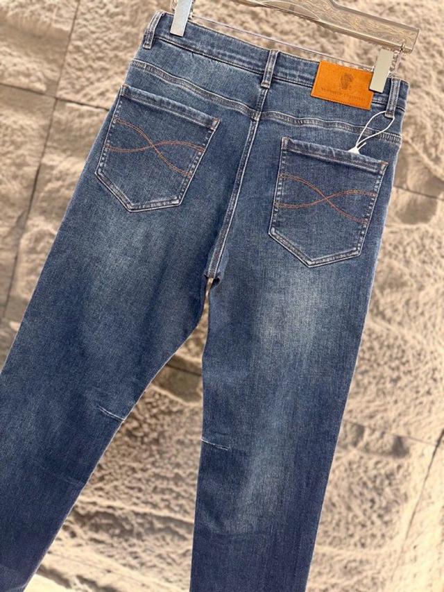 对于它的实穿性不得不竖起一个大拇指了，版型／细节设计没得挑