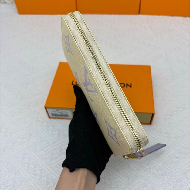 拉链钱包Crafty 配饰、皮具和成衣系列推出特别款 Pochette Félicie 链条包