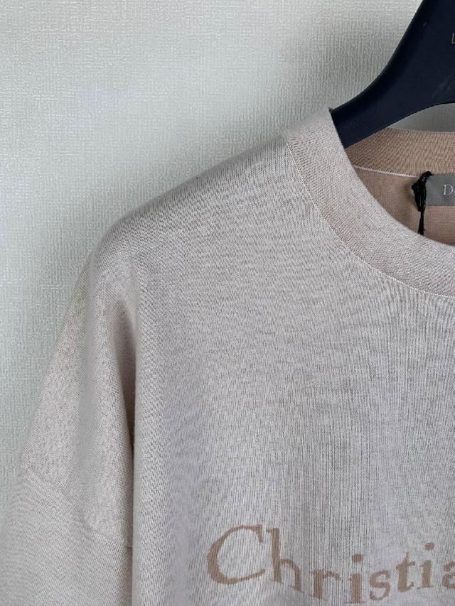 雾霾蓝T恤太温柔了！100%棉的软糯质感，字母提花藏满精致，