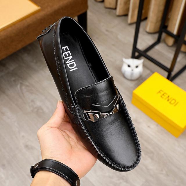 【FENDI-芬迪】经典新款男士休闲套脚鞋