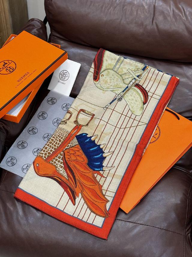 爱马仕双面同色羊绒方巾【双面同色140】，顶级工艺超值‼️