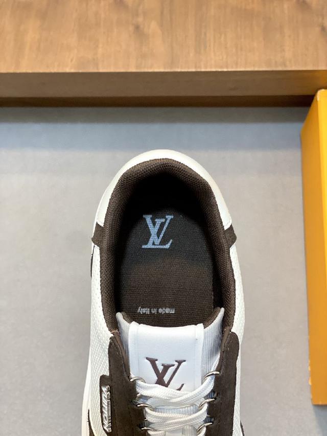 新品男士高端休闲运动鞋，选用进口头层牛皮丝印品牌