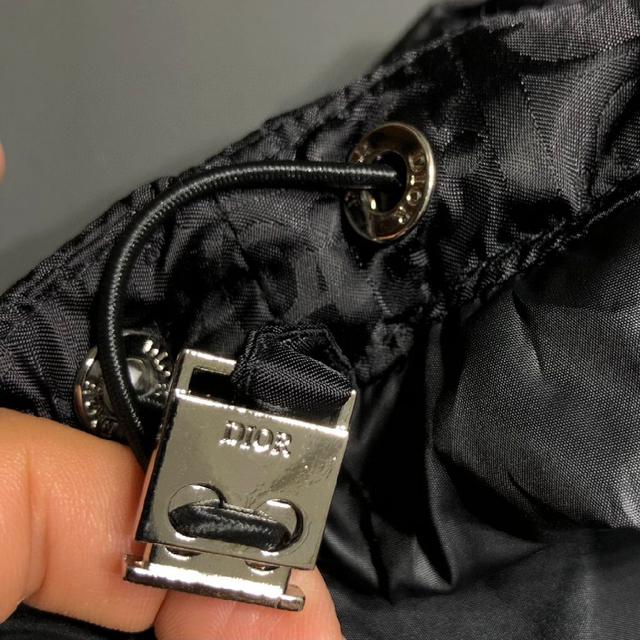 秋冬新款羽绒服。这款号称羽绒服届最贵的，全部90绒的