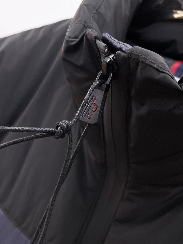 2025秋冬新款羽绒服。这款号称羽绒服届最贵的，全部90绒的