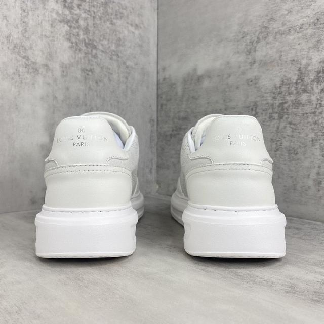 Louis Vuitton Beverly Hills运动鞋为柔软粒面小牛皮压印