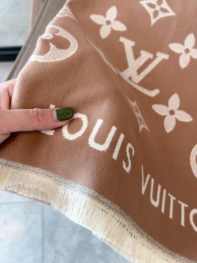 非常出众的款❣️LV Stories Monogram披肩将Pop Art标识与路易威登