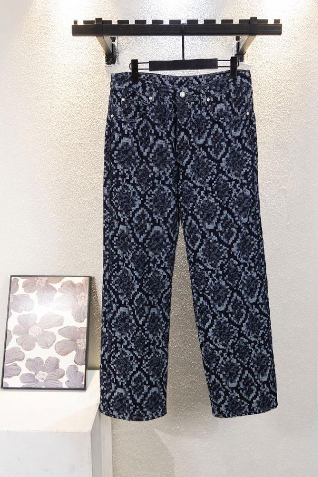 Miu Miu 25ss 经典小标刺绣logo翻领 短袖polo衫