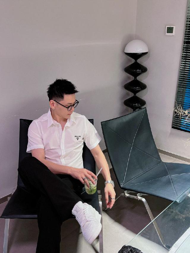 100%鲁泰丝滑面料，舒服透气，休闲衬衣，简约时尚，从容百搭，帅气优雅