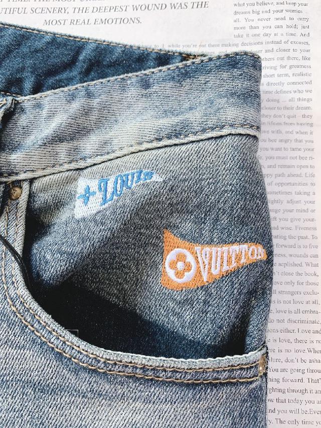 甄选高支重磅丹宁牛仔，半弹工艺弹力适中不紧绷，软糯亲肤、透气耐磨，