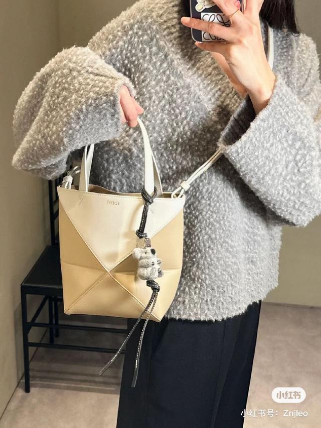 最新折叠包 通勤 日常都很好搭配 实用又耐看…