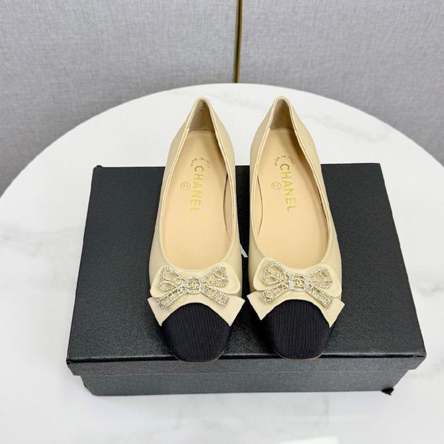 真的强烈推荐‼️这一系列真的太美了‼️ 独特链条蝴蝶结设计👡上脚精致优雅