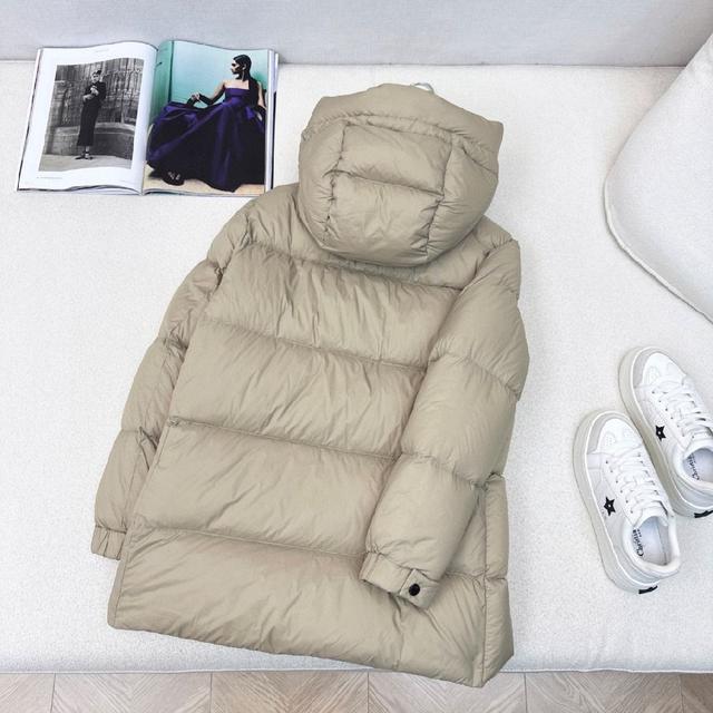 秋冬最新款logo标装饰连帽中长款羽绒服🖤 经典微A中长款版型