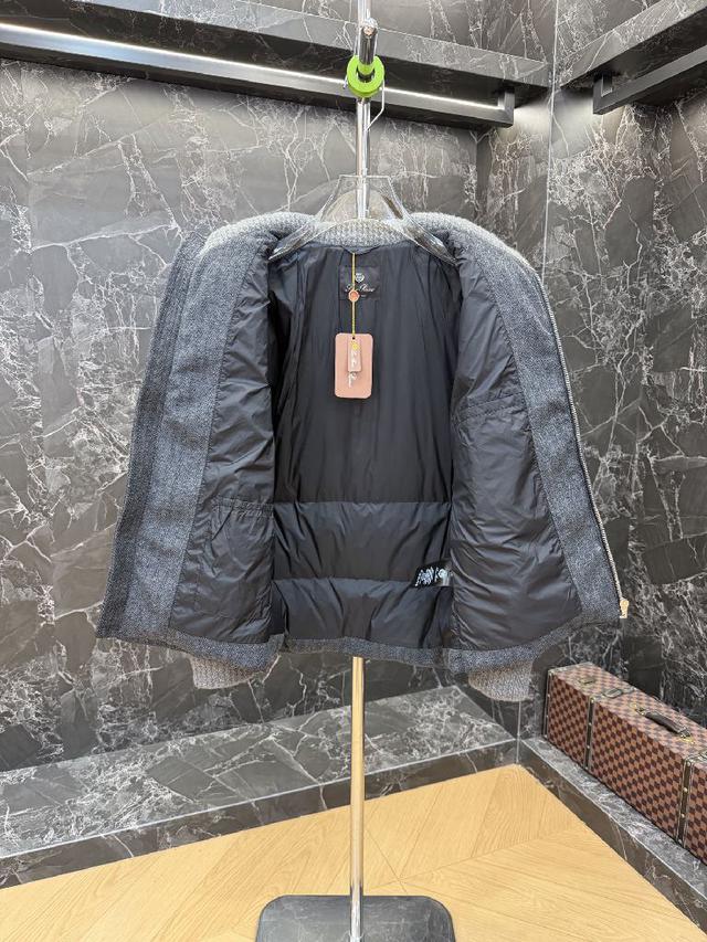 顶尖一线成衣，整件衣服采  用手重工艺设计