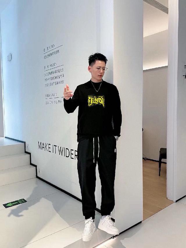 新款长袖T恤 打底衫必备 🆕采用优质棉质面料！亲肤舒适
