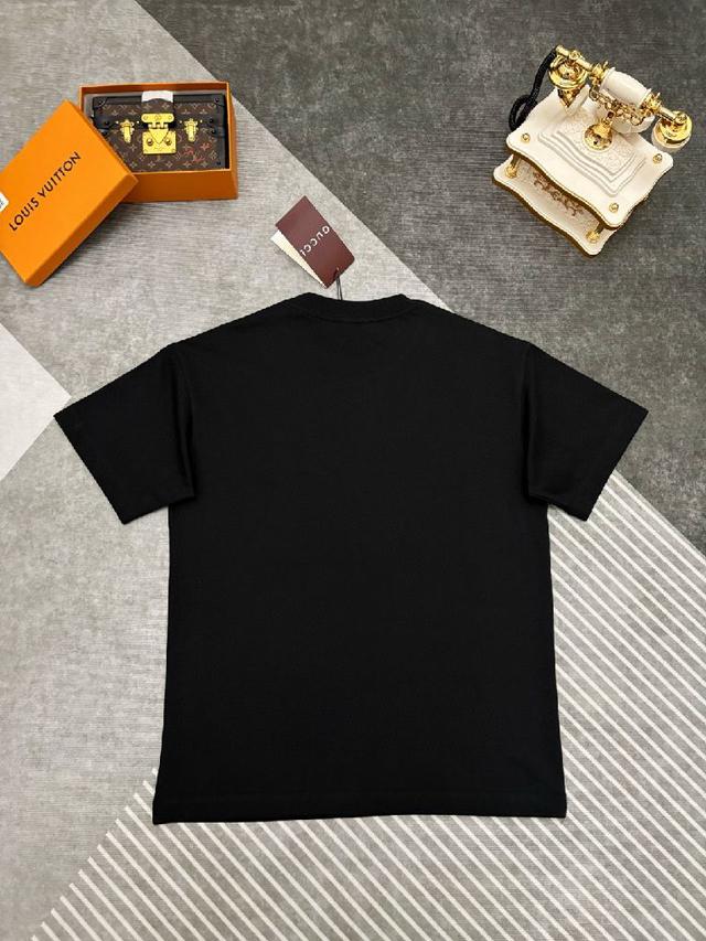 高支高密双纱300克超舒适纯棉面料，整体的触感舒适，亲肤效果也是极佳