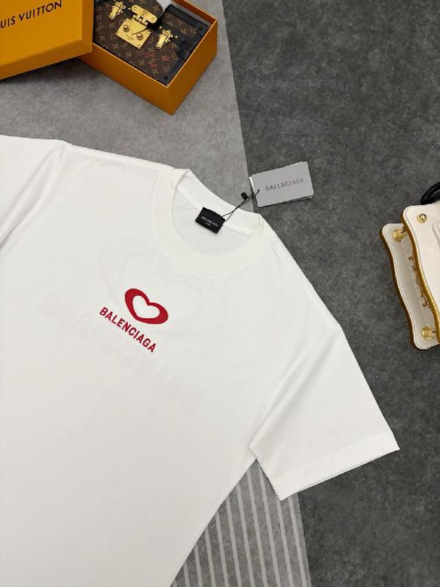 高支高密双纱300克超舒适纯棉面料，整体的触感舒适，亲肤效果也是极佳。