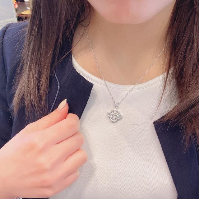 珠宝才能看到的零缝隙壁镶工艺，为的就是呈现出真正的珠宝感首