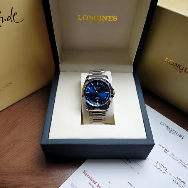 全新康卡斯运动系列以1954年原型表款为灵感，保留其设计精髓，