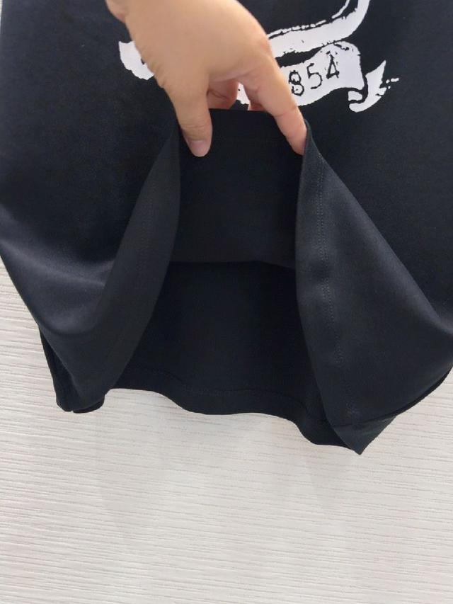 密度很高手感超好 真的费劲心血的一款！！细节完美常规版型！上身