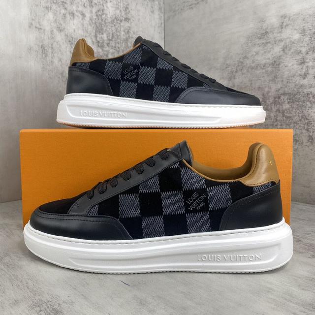 Louis Vuitton Beverly Hills运动鞋为柔软粒面小牛皮压印