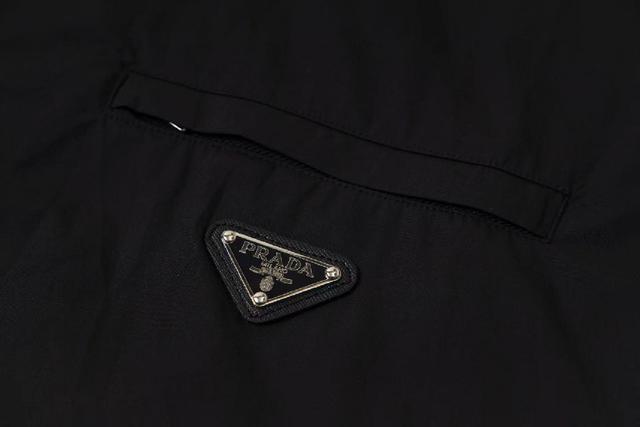 品牌元素设计理念，体现高品质。手感细腻柔软！呈现休闲裁剪