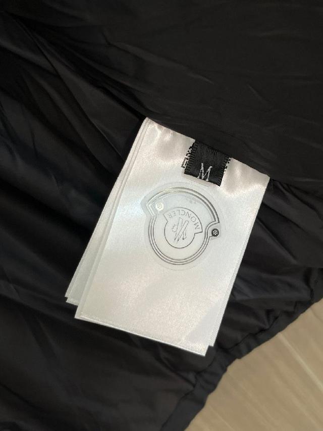 这款号称羽绒服届最贵的，全部90绒的。带着经