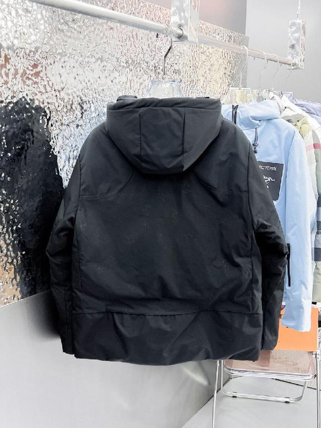 官网款2025秋冬新款羽绒服。这款号称羽绒服届最高端的