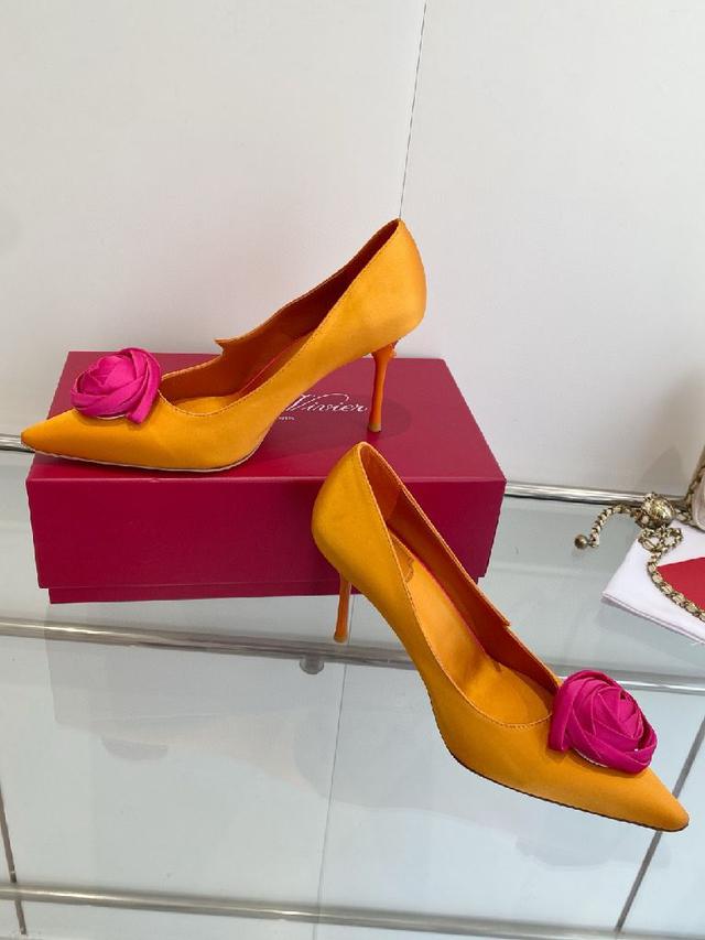 Roger Vivi   SS26 玫瑰花 早春新款平底高跟单鞋