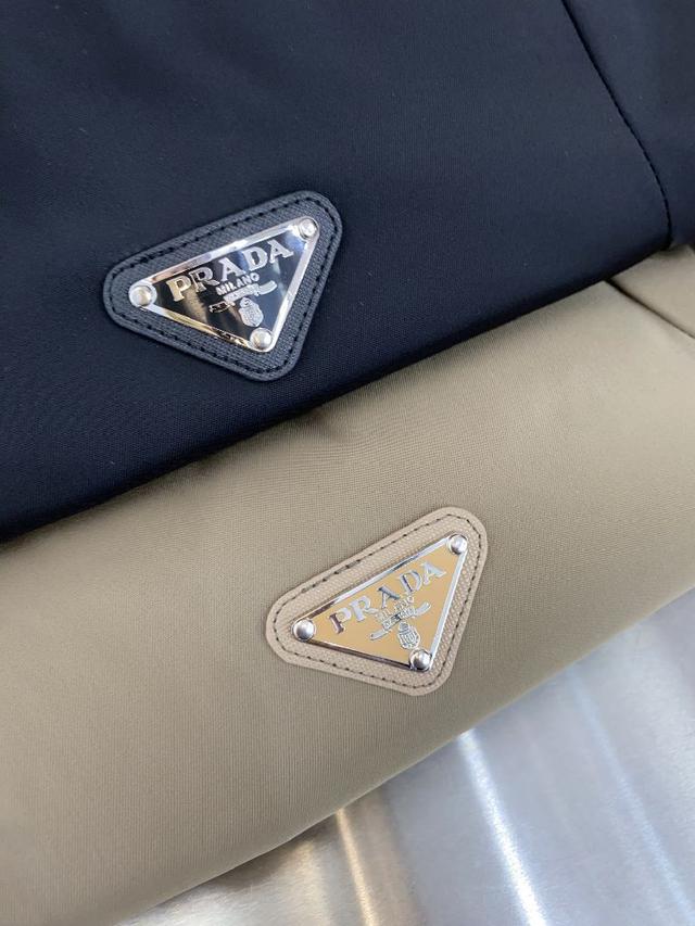 绒服届最高端的，全部90绒的三标齐全带着经典的Logo组合搭配