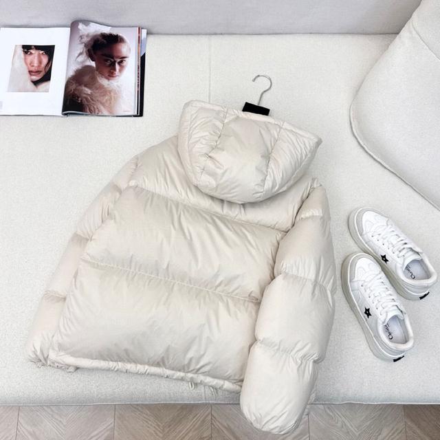 立体剪裁H版型 经典时髦又帅气 原版徽标字母logo