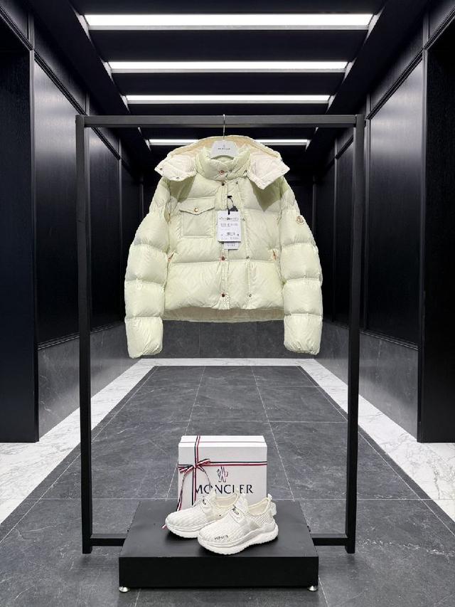 特级羽绒⬆️Moncler Erea（2025爆款小泡芙）女士方形绗缝连帽短款